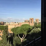 Donna Ilaria - Vatican area